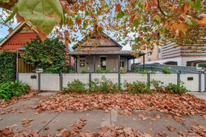 Exterior - Rose Cottage - Stroll to CBD, Leafy Setting (Wagga Wagga)