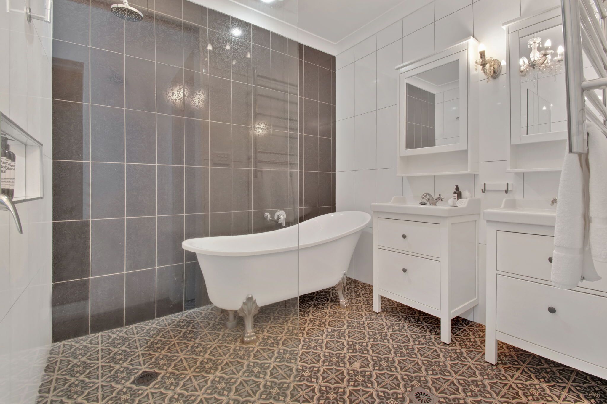 Ducha, secador de pelo, toallas