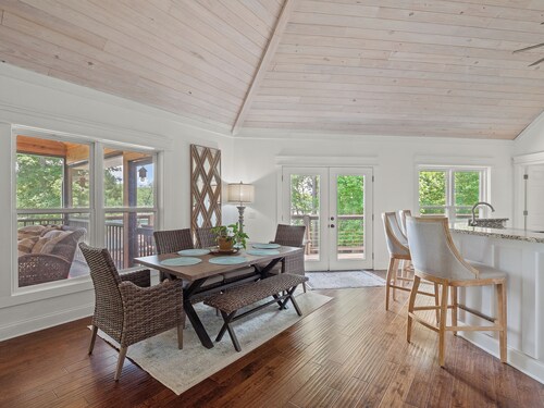 L&L Lodge: 6  BR, 5  BA House in Double Springs, Sleeps 15