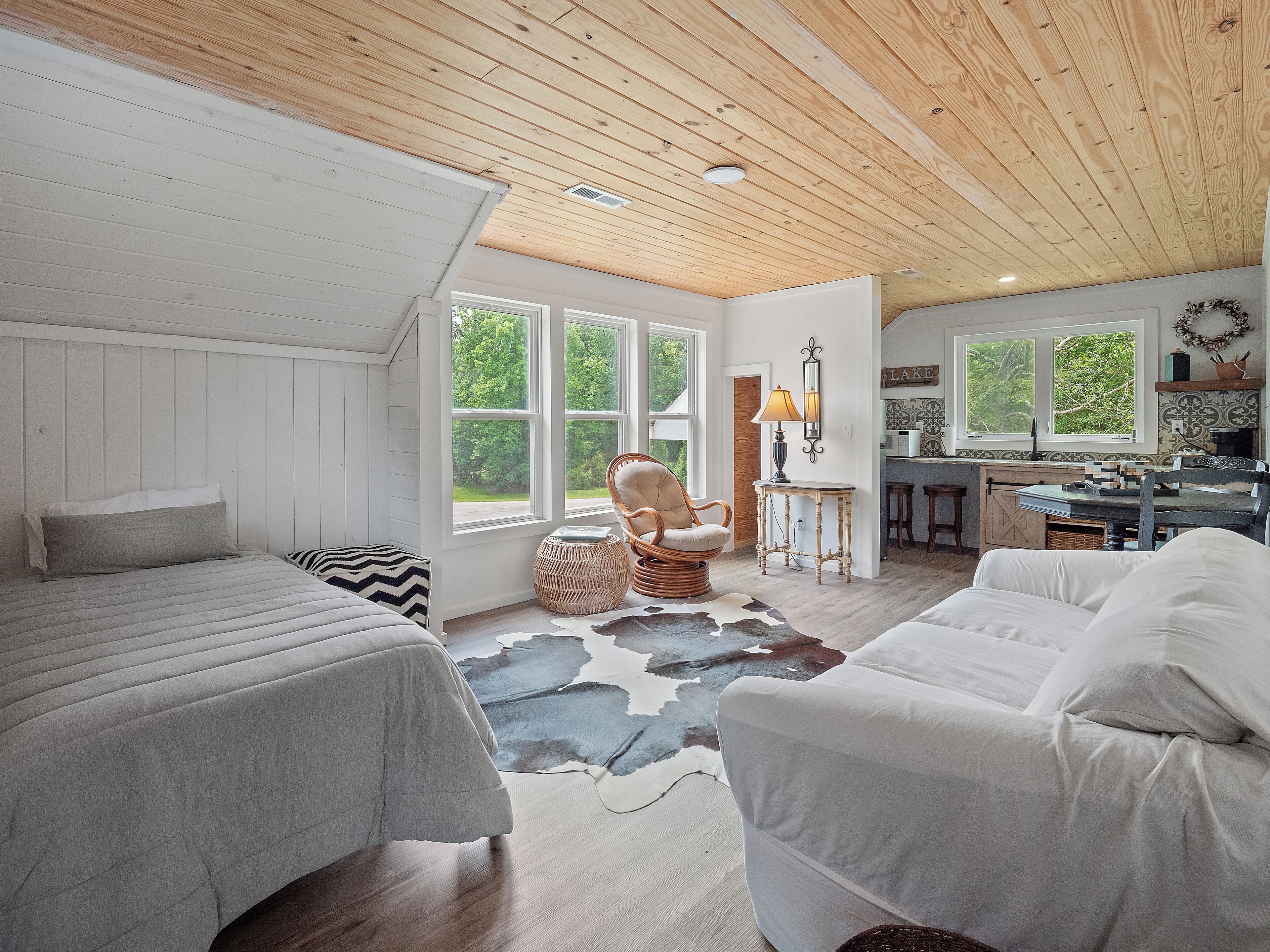 6 bedrooms, free WiFi, bed sheets