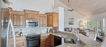 L&L Lodge: 6  BR, 5  BA  in Double Springs, Sleeps 15