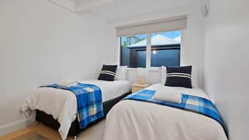 3 bedrooms, desk, iron/ironing board, travel crib