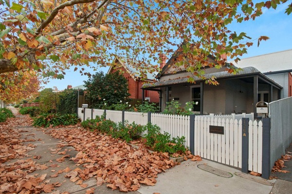 The Hideaway | Charming Cottage, Entertaining Area