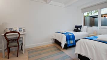 3 bedrooms, desk, iron/ironing board, travel cot