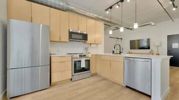 Refrigerador, microondas, horno, placa de cocina