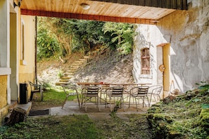 Outdoor dining - Villa Plasssenburg first floor - with garden access (Kulmbach)