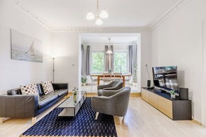 Smart TV - Villa Plasssenburg first floor - with garden access (Kulmbach)