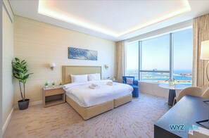 Panorama appartement, uitzicht op zee, op Executive verdieping | 1 slaapkamer, luxe beddengoed, Select Comfort-bedden, een laptopwerkplek