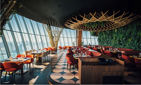 Restaurant - WYZ RENT|Palm Tower 1 BD Nakheel Mall High Floor (Dubai)