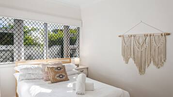 3 slaapkamers, een strijkplank/strijkijzer, wifi, beddengoed