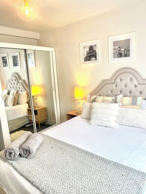 2 bedrooms, iron/ironing board, free WiFi, bed sheets