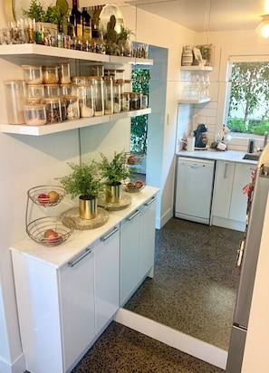 Microwave, oven, stovetop, dishwasher - Lovely 2-bedroom apartment with lovely outdoor aread in Auckland City Center (Auckland)