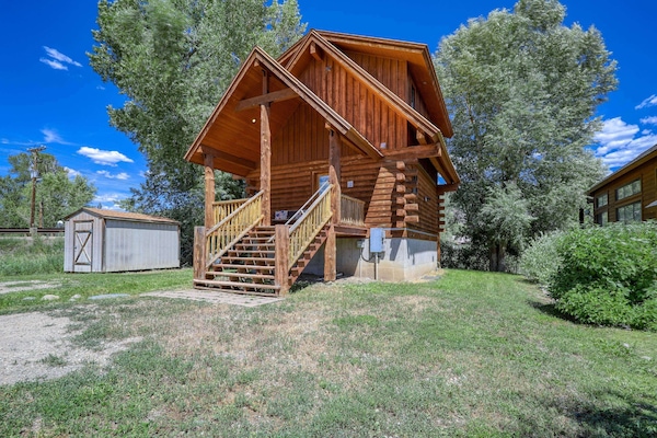 Cozy cabin on the river!