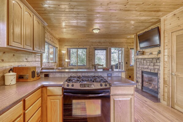 Refrigerador, microondas, lavavajillas y cafetera y tetera 