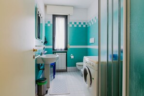 Dusj, hårføner og bidé