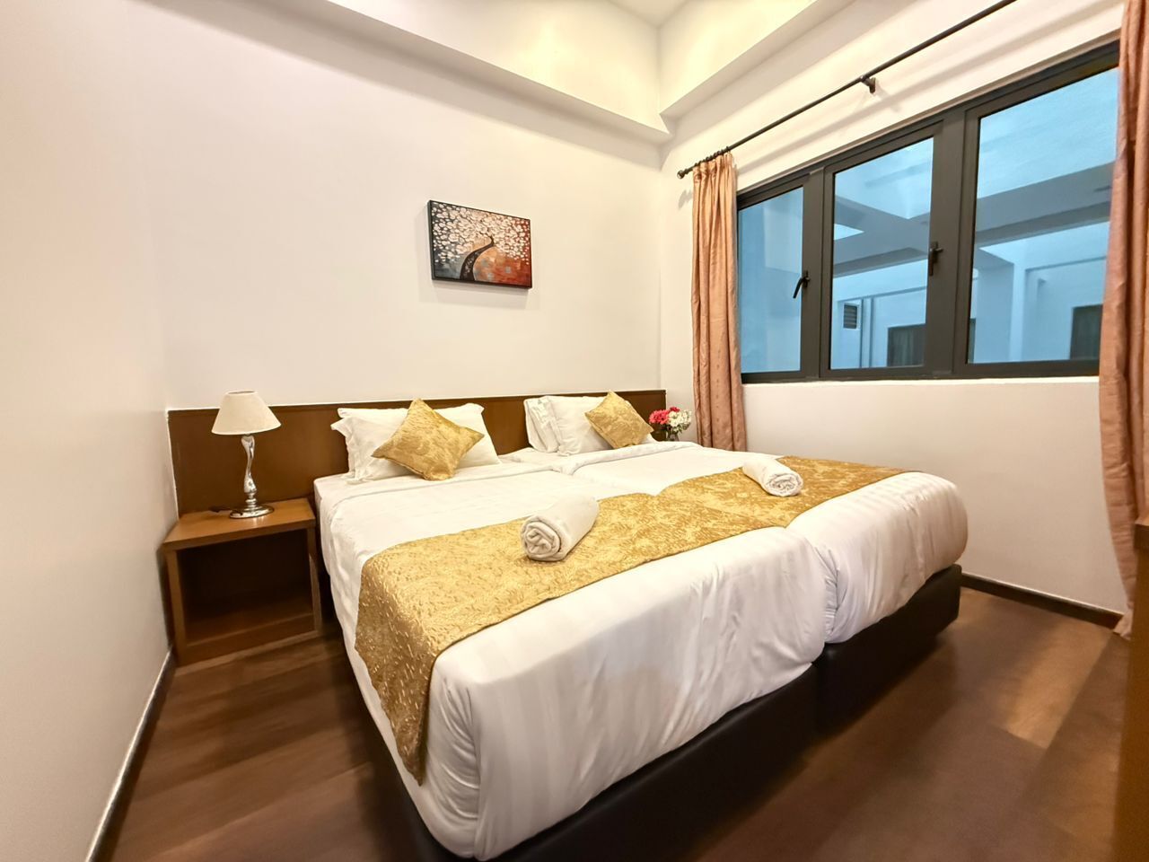 3 bedrooms, premium bedding, down duvets, Select Comfort beds