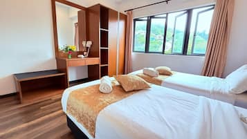 3 bedrooms, premium bedding, down comforters, Select Comfort beds