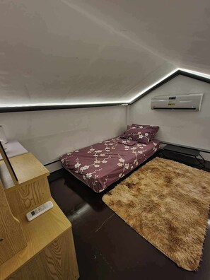 1 dormitorio, tabla de planchar con plancha, wifi y ropa de cama