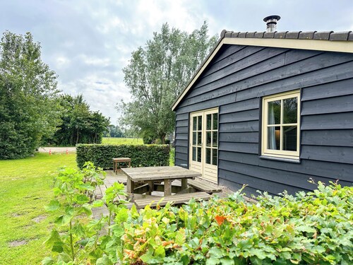 Back to basic nature cottage near the Biesbosch