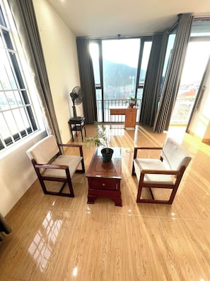 Family Apartment | Living area | 40-inch flat-screen TV with cable channels - An's Home Hotel Vũng Tàu (Ho Chi Minh City)