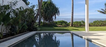 Lace House - stylish beach villa with surf access. pool and full staff