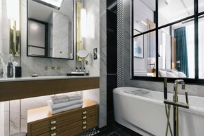 Premium Double Room, 1 King Bed, City View | Bathroom | Hair dryer, bathrobes, slippers, towels - Yangon Excelsior Hotel (Yangon)