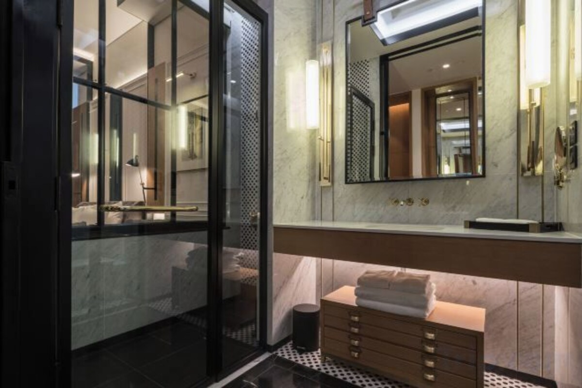 Salle de bain | Sèche-cheveux, peignoirs, chaussons, serviettes fournies