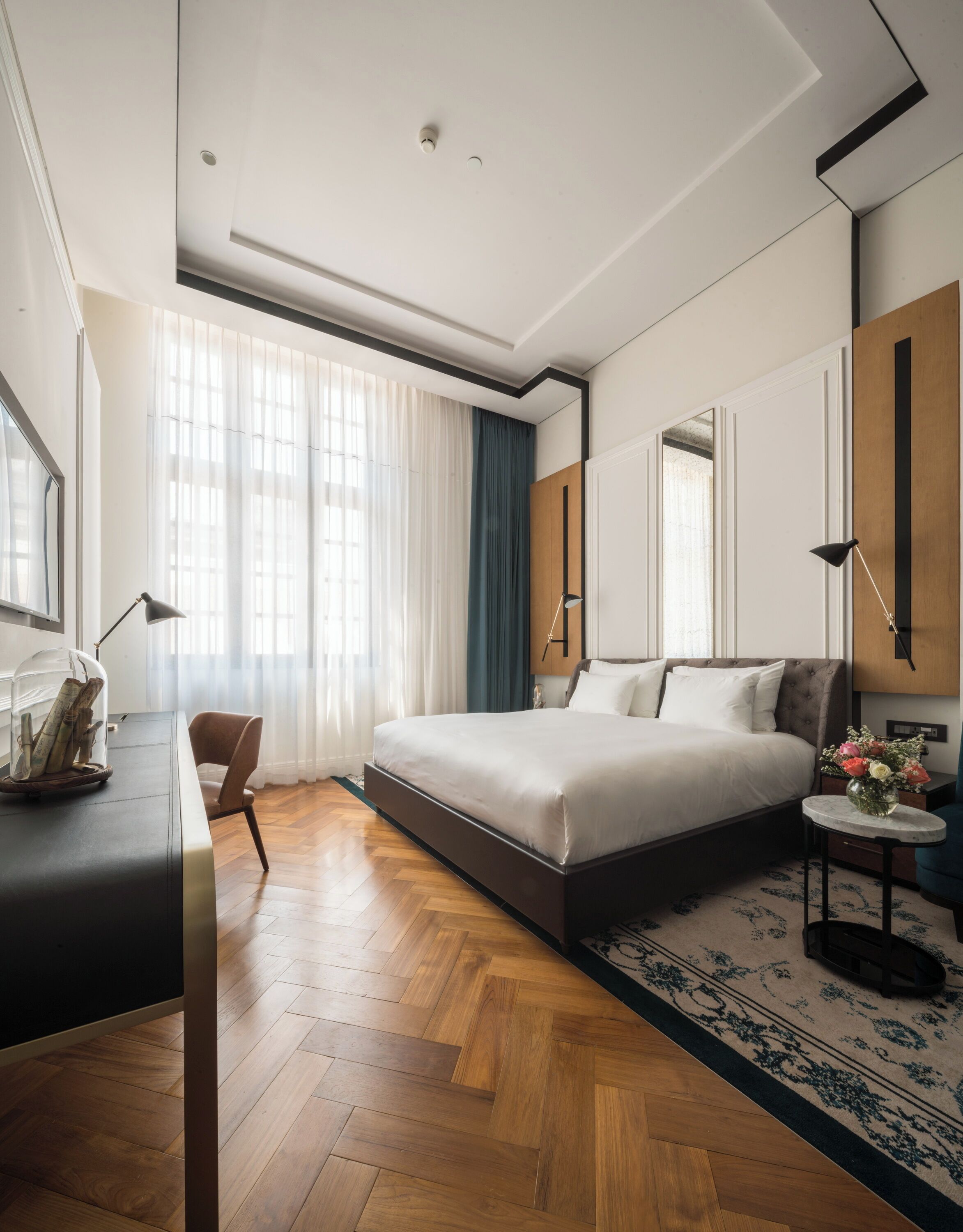 Habitación Deluxe doble, 1 cama de matrimonio grande, vistas a la ciudad | Minibar, caja fuerte, decoración individual y mobiliario individual