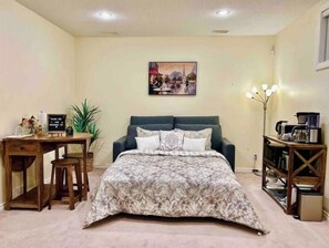 2 عدّة غرف نوم ومكواة/لوح كي وواي فاي وملاءات أسرّة