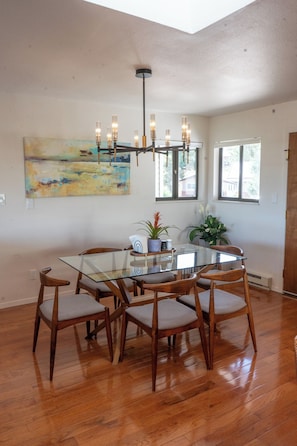 Dining - Big Deck Viewhouse: Central COS Hilltop Haven (Colorado Springs)