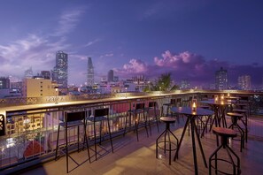 2 bars/lounges, poolside bar - La Siesta Premium Saigon Central (Ho Chi Minh City)