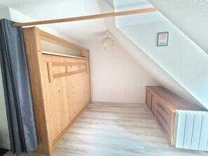 Interior - Studio 2/4 Pers, right in the center, facing the spa. (Mont-Dore)