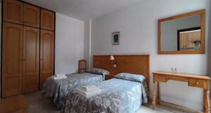 1 chambre, fer et planche à repasser, Wi-Fi gratuit, draps fournis