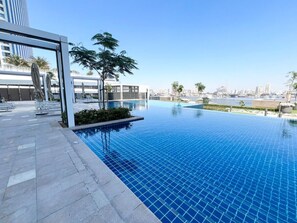 Pool - Elegant 1 bedroom in Creek Edge (Dubai)