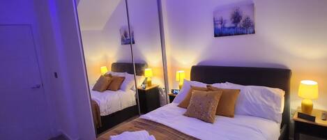 3 bedrooms, iron/ironing board, free WiFi, bed sheets