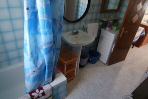 Hair dryer, towels, soap, toilet paper - Appartamento in Casa Paiesa, San Fernando Dista in 5 Minuti (Formentera Islas Baleares)