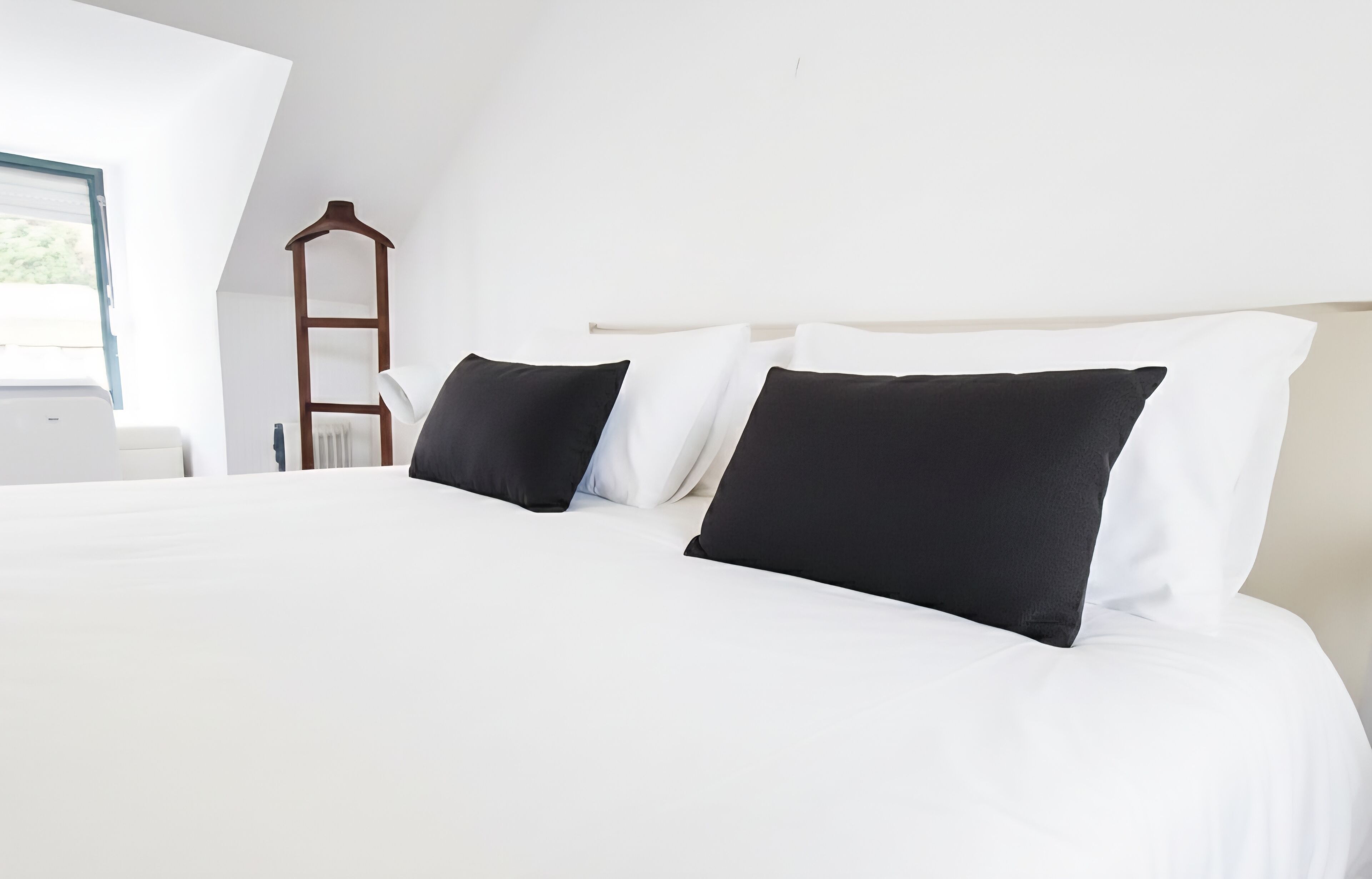 1 habitación, escritorio, tabla de planchar con plancha y wifi 