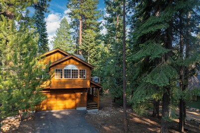 Tahoe Vista by AvantStay | Central Location + Patio