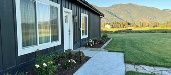 NEW & luxurious! Fairview Retreat @ the Big Black Barn. Mins to GNP & Wfish. AC.