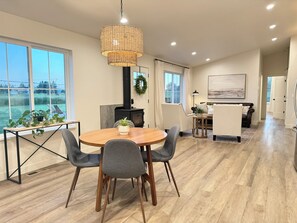 Interior - NEW & luxurious! Fairview Retreat @ the Big Black Barn. Mins to GNP & Wfish. AC. (Columbia Falls)