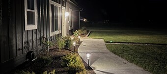 NEW & luxurious! Fairview Retreat @ the Big Black Barn. Mins to GNP & Wfish. AC.