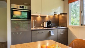 Fridge, microwave, dishwasher, coffee/tea maker