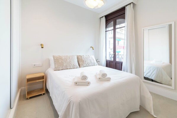 1 bedroom, iron/ironing board, WiFi, bed sheets - Betis Suites-La Campana Verde (Sevilla)