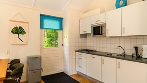 Coffee/tea maker, dining tables