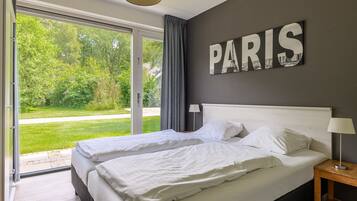 3 bedrooms, free WiFi, bed sheets, wheelchair access
