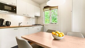 冷蔵庫、電子レンジ、コンロ、食器洗い機