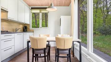 Fridge, stovetop, dishwasher, coffee/tea maker