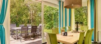 Detached 8-person villa