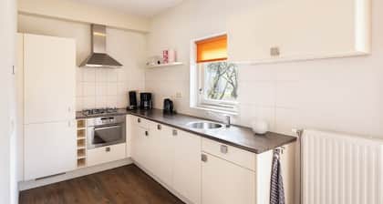 Detached 8-person villa