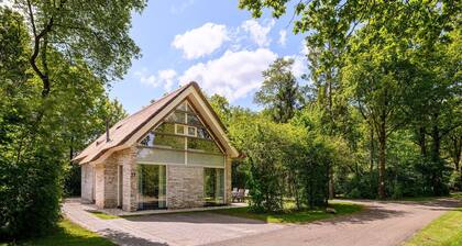 Detached 8-person villa